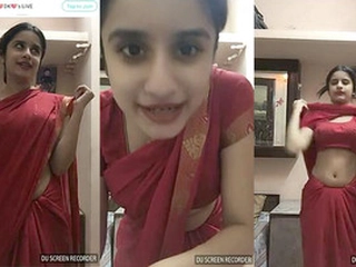 Slutty web cam girl demonstrates off her navel and unveils herself in a super-cute way