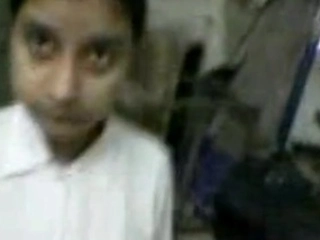 Sri Lanka college girl gets horny in a solo