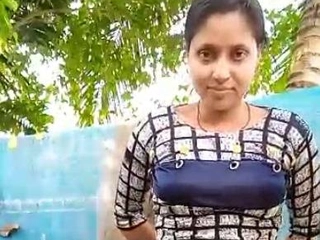 Indian girl takes nude selfies after bathing in the woods