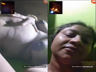 Amateur Indian bhabhi flaunts her big boobs and snatch in sensational video