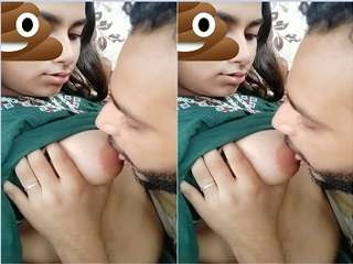 Super-cute Indian dame gives a blowage in exclusive video
