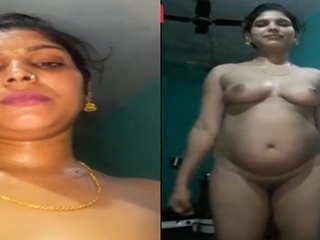 Desi village Bhabhi's bare selfies in the insane