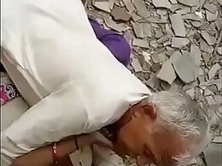 Desi hindi speaking Indian Chacha Randi ko chod te howe pakre gaye