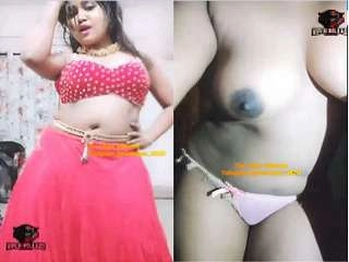 Super hot Desi female Candy Crush's private show
