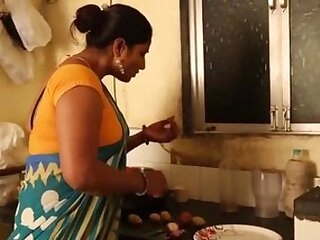 Jaw-dropping Aunty Tempts Innocent Stud