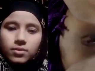 Desi web cam intercourse with a Muslim wifey who enjoys chut